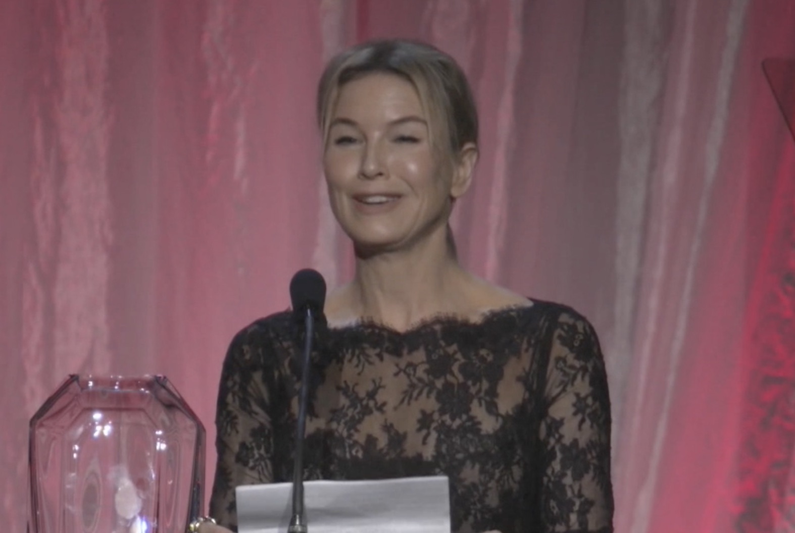 Renée Zellweger Honored By The Women’s Cancer Research Fund